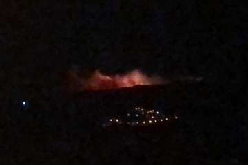 Incendio en la cumbre de Telde, visible desde la parte baja del municipio (FOTO TA, Efe, Francisco Javier Santana y Jesús Ruiz Mesa)